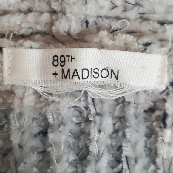 89th + Madison Soft Cozy V-Neck  Sweater - Picture 4 of 7